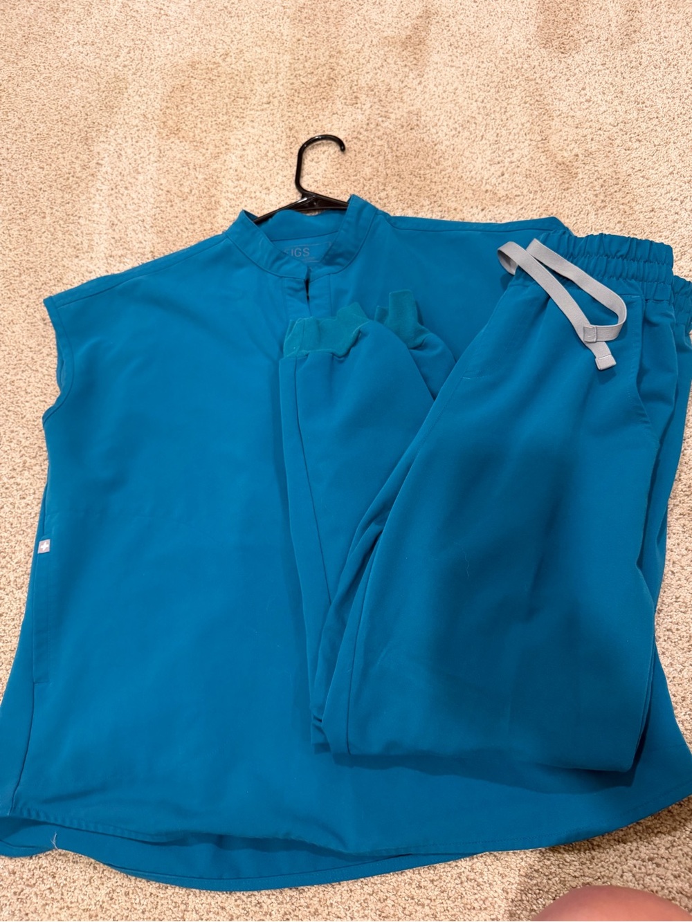 FIGS scrub set